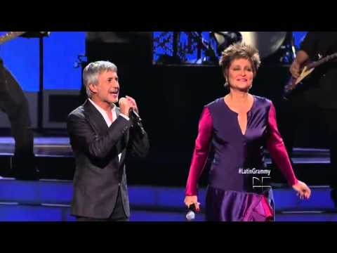 Daniela Romo y Sergio Dalma Latin Grammys (Yo no te pido la Luna) - HD