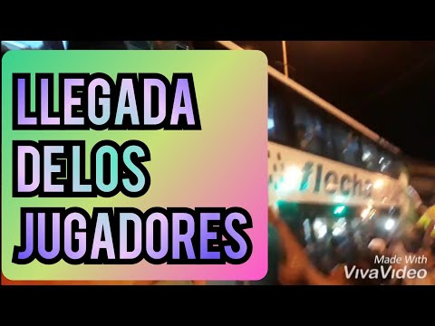 "Recibimiento a los jugadores de laferrere" Barra: La Barra de Laferrere 79 • Club: Deportivo Laferrere • País: Argentina