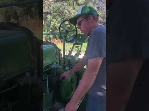Hand start two-cylinder 1938 John Deere B