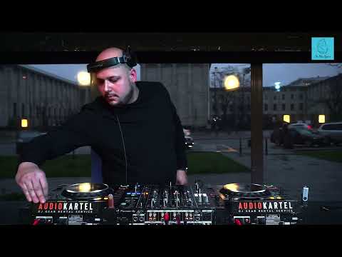 The Blue Oyster: AHare/ 16.04 / 18 - 19