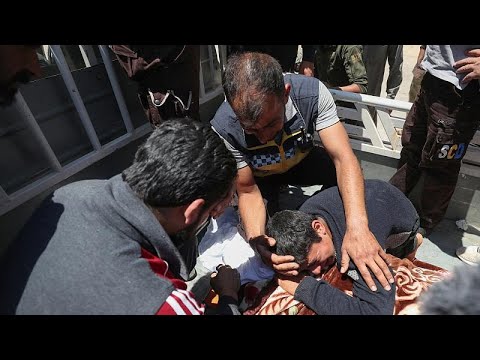 فيديو مقتل شخص في قصف لمركز للدفاع المدني السوري غرب حماة…