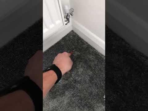 Here’s how we take a carpet up! Keep things simple 😅 #tradesman #renewables #electrician