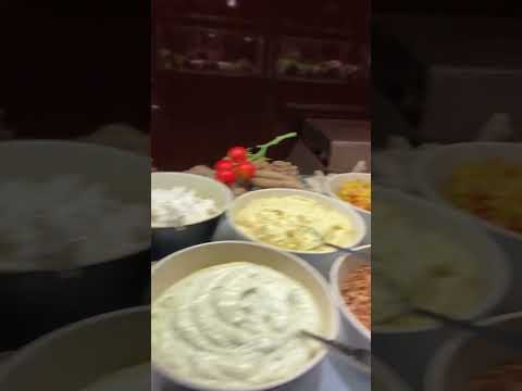 Coma tudo que puder no jantar buffet