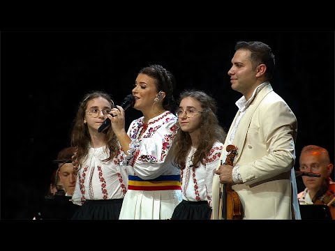 Lavinia Goste & Marius Zorilă - Dad with girls at home (AUTHENTIC ROMANESC Live at BT Arena Cluj)