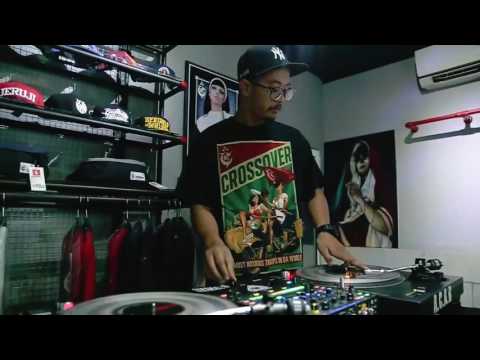 DJ E-one at CROSSOVERBDG STORE Gunung Batu
