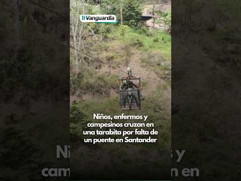Niños, enfermos y campesinos cruzan en una tarabita por falta de un puente en Santander.