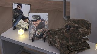 Նկարիչների միությունում զոհված զինծառայողի մայրը որդուն նվիրված ցուցահանդես է կազմակերպել