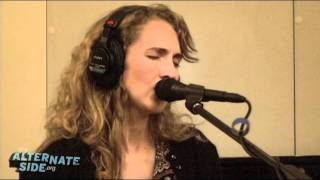 Tennis - &quot;Pigeon&quot; (Live at WFUV)