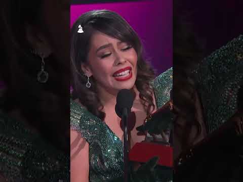 Hay videos que merecen verse por primera vez una y otra vez 🥹 #LatinGRAMMY