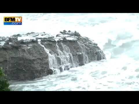 The amazing wave which killed a woman in Biarritz, filmed by an amateur