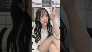 JKの太ももがエッチすぎる