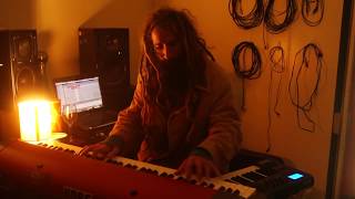 Piano busker plugged in - G minor Heavy