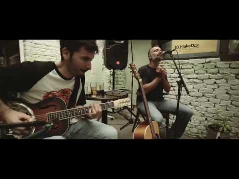 CBF Backyard Sessions: In The Mood duo playing "Walking Blues"