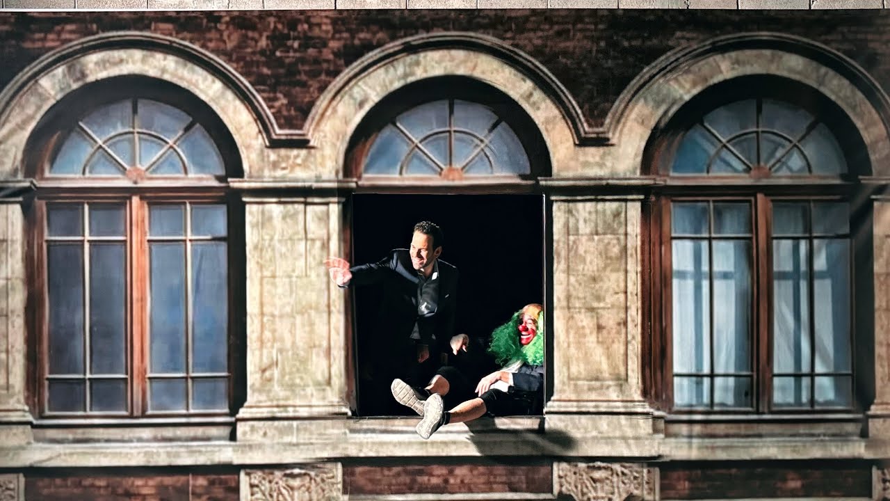 Brozo y Loret detrás de la ventana de Palacio Nacional