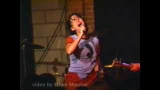 Bikini Kill - Star Bellied Boy - live (1993)
