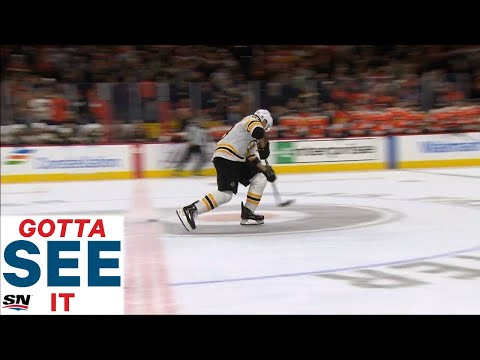 VIDÉO: Brad Marchand a la HONTE de sa carrière...