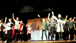 Showdown Black Eyed Peas Students &quot;fight&quot; dance off