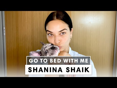 模特兒Shanina Shaik的夜間護膚程序 | 和我一起睡覺 | Harper's BAZAAR (Model Shanina Shaik's Nighttime Skincare Routine | Go To Bed With Me | Harper's BAZAAR)