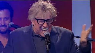 Gary Busey Reprises Role as Buddy Holly on &quot;Celebrity Apprentice&quot; Finale