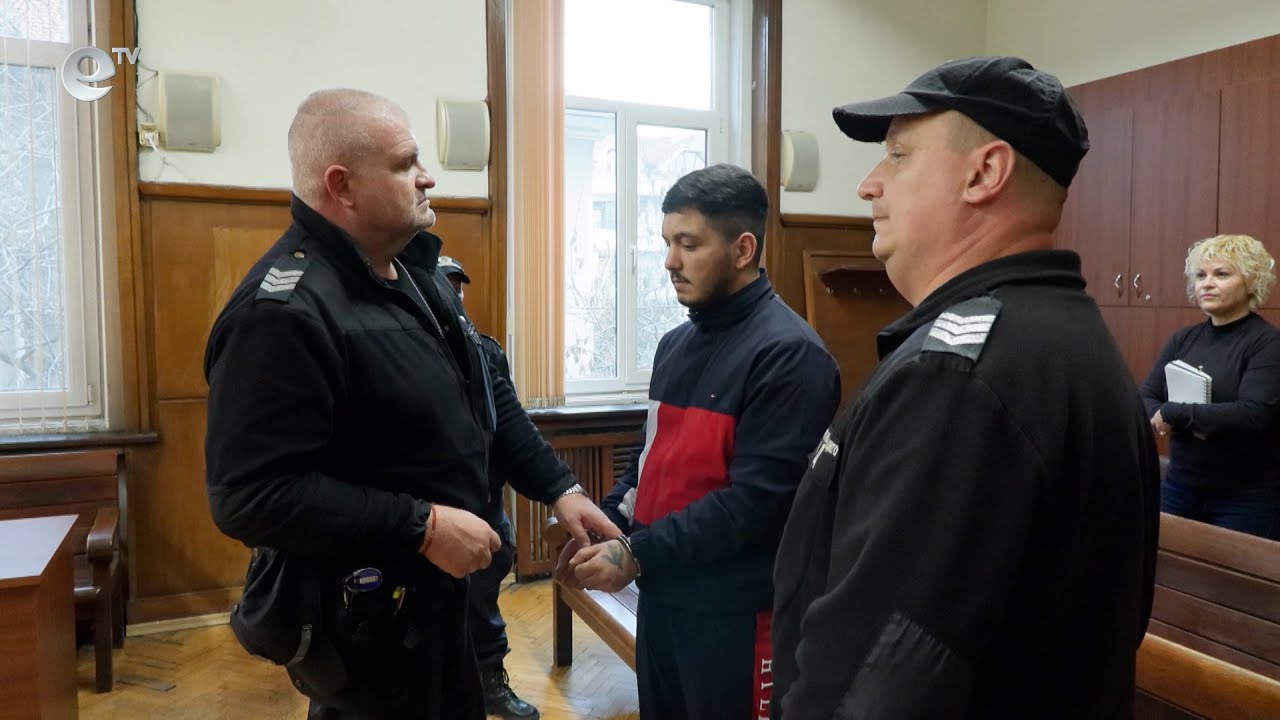 Хасковският съд остави в ареста 25-годишен мъж, опитал се да пренесе два пистолета през границата