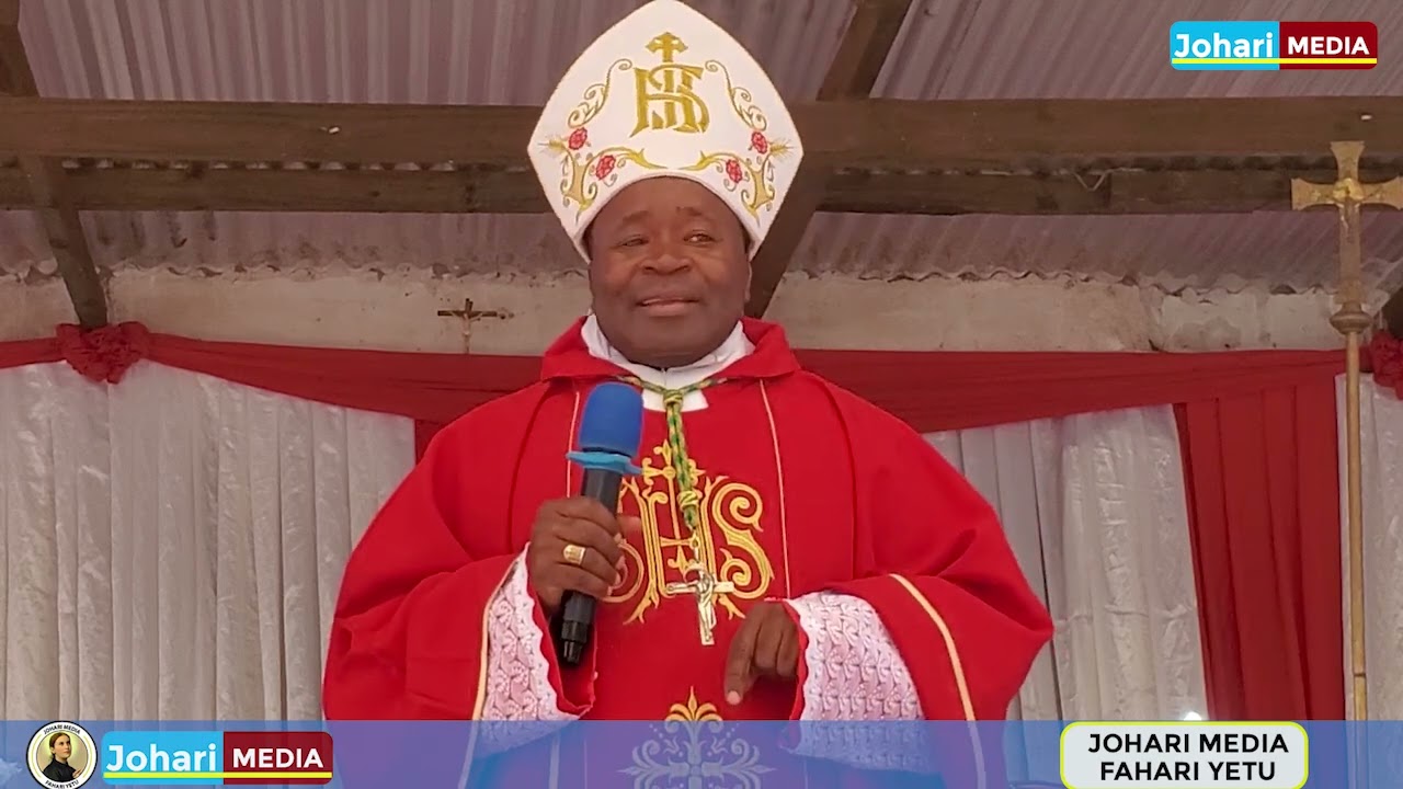 NATENGENEZA HISTORIA TANGU NIMEKUWA PADRE KUSALI MISA AMBAYO INATAFSILIWA KWA ISHARA (ASKOFU  KIBOZI