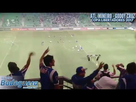 "Hinchada vs. Atlético Mineiro en Brasil" Barra: La Banda del Expreso • Club: Godoy Cruz