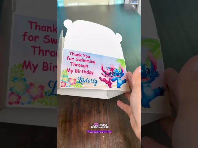 Vídeo relacionado con Caja con 200 Packs de 3 Lacasitos · Bolsitas Individuales de Chocolate con Leche · Incluye Tarjeta Personalizable Cia&Co · Ideal para Cumpleaños, Halloween, Fiestas Infantiles y Detalles de Empresa