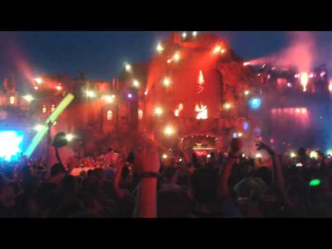 Steve Aoki Feat. Wynter Gordon - Ladi Dadi @ Tomorrowland 2013