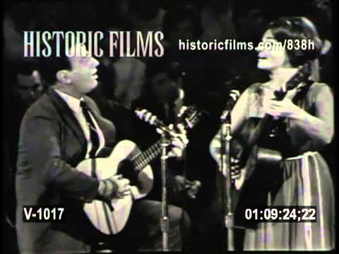 JUDY COLLINS & THEODORE BIKEL - Kisses Sweater Than Wine 1963 from HOOTENANNY