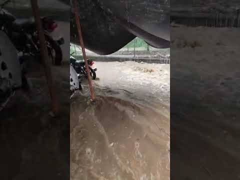 Fuertes lluvias afectan a vendedores ambulantes en el sector de la Guaraperia de Campoalegre