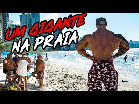 PEOPLE'S REACTION TO SEEING THIS GIANT ON THE BEACH - FABIO GIGA