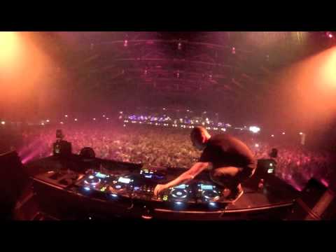 Frags of dj Dominico destroying Brussels palais12