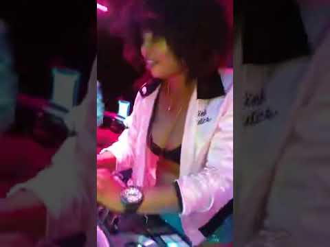 Mwen poko wè ki Dj Fanm pi ka Kanpe Anfas Dj Sa