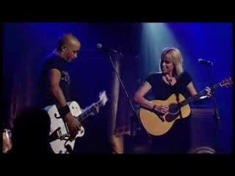 Beccy Cole & Mark Lizotte duet on RocKwiz