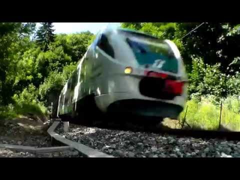 MINUETTO D. DOPPIA TRAZIONE IN TRANSITO RIPRESO DA TERRA - 16 - 8 - 2014.