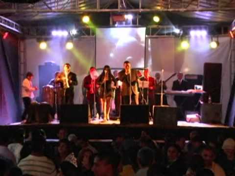 Manuel Guillen y su Orq. Nueva Sangre Morena - MIX SONORA DINAMITA (HD) en vivo  2011.mpg