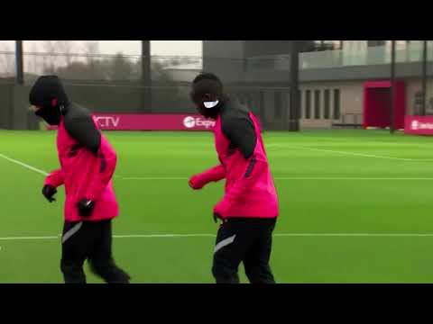 歐洲頂級足球俱樂部面臨24億美元收入衝擊 (Europe's top soccer clubs face $2.4 billion revenue hit)