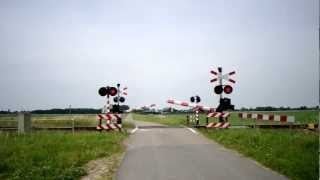 preview picture of video 'Spoorwegovergang Winschoten'