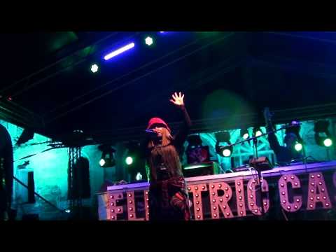 DJ Vadim & Yarah Bravo