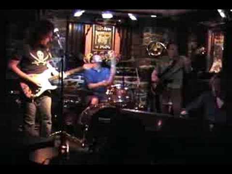 UNKLE GROOVE - I Want You (She's So Heavy) -  - Live at Bistro à Jojo -