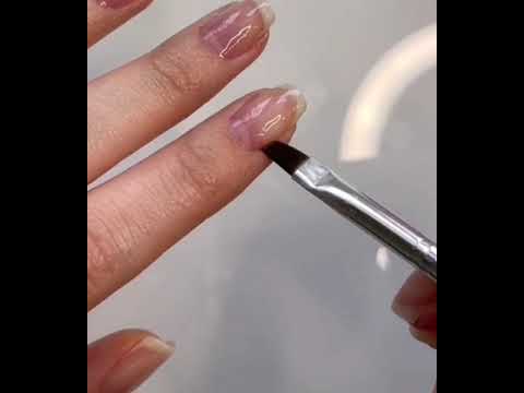 Как се прави гел лак за нокти