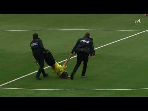 Miljömupp stormar fotbollsplanen i cup finalen.