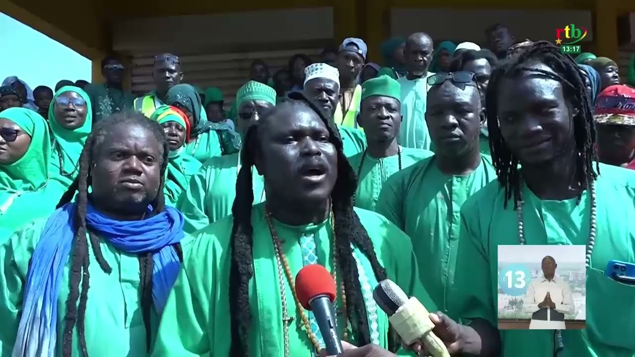 Faso Mêbo : A Bobo l’association Nourou Tidiana  et la JAC du District de Houndé apportent du ciment