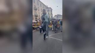 Corteo studenti a Milano, il momento in cui rompono le righe