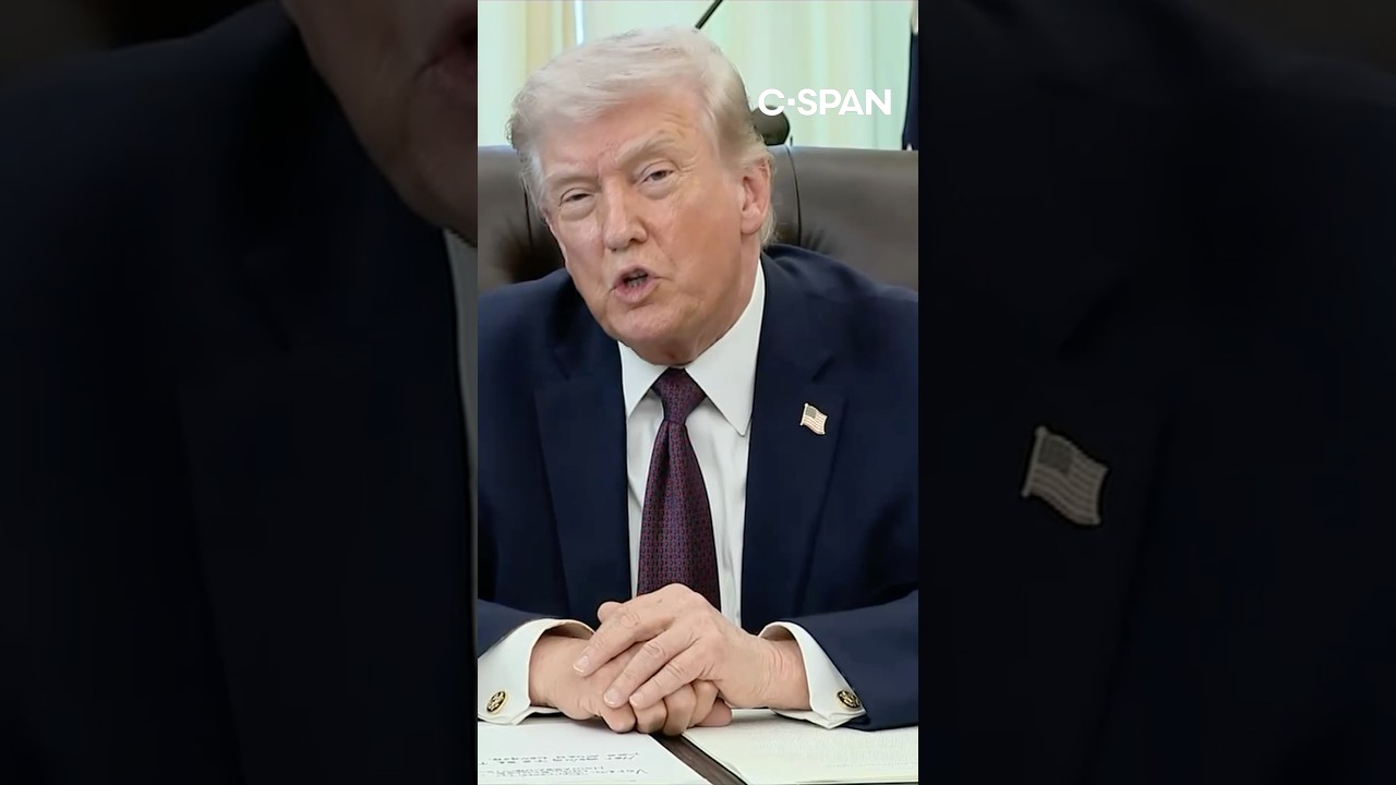 Trump signs order aimed to mail-in voting