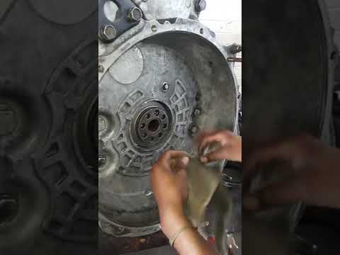 hino J08C ENGINE rear main seal replacement