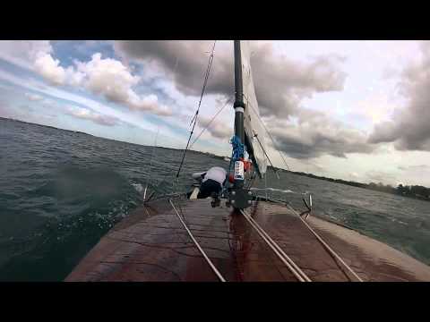 Wende im Contender. Tacking in a contender.