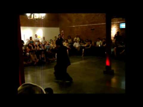 Silvia Toscano y Aoniken Quiroga."La piba de los jazmines".