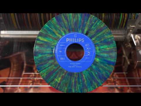 Jonnie's Jukebox Plays: Boom Town - The New Seekers 1971 Multicolour 45rpm Record