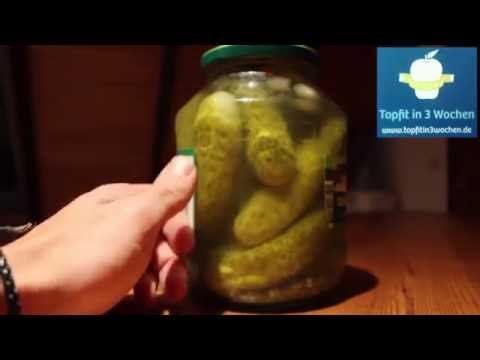 Gemüse snacks zum Abnehmen . Zwischenmahlzeiten in einer Diät . Gurken , Tomatensaft , Paprika